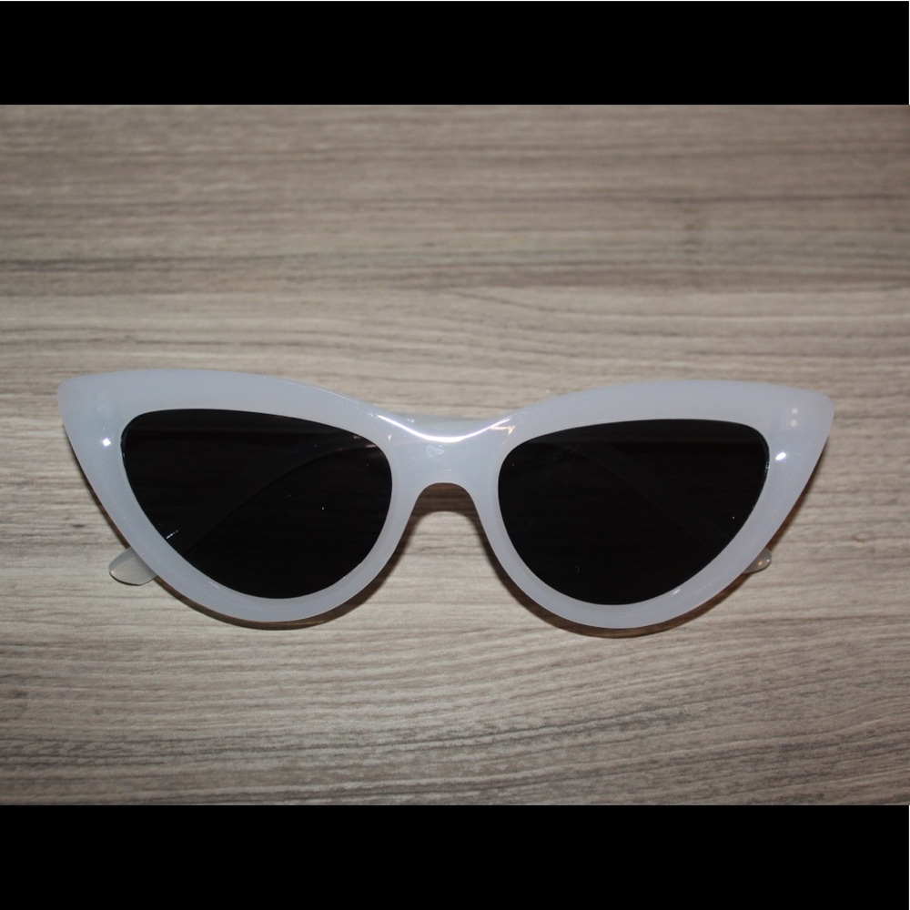 Acrylic White 📎🔗